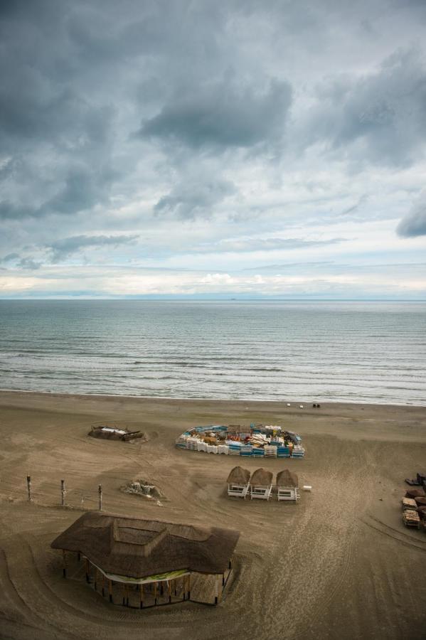 Luxury Promenada Apartment - Frontal Beachfront Mamaia Nord Navodari Dış mekan fotoğraf