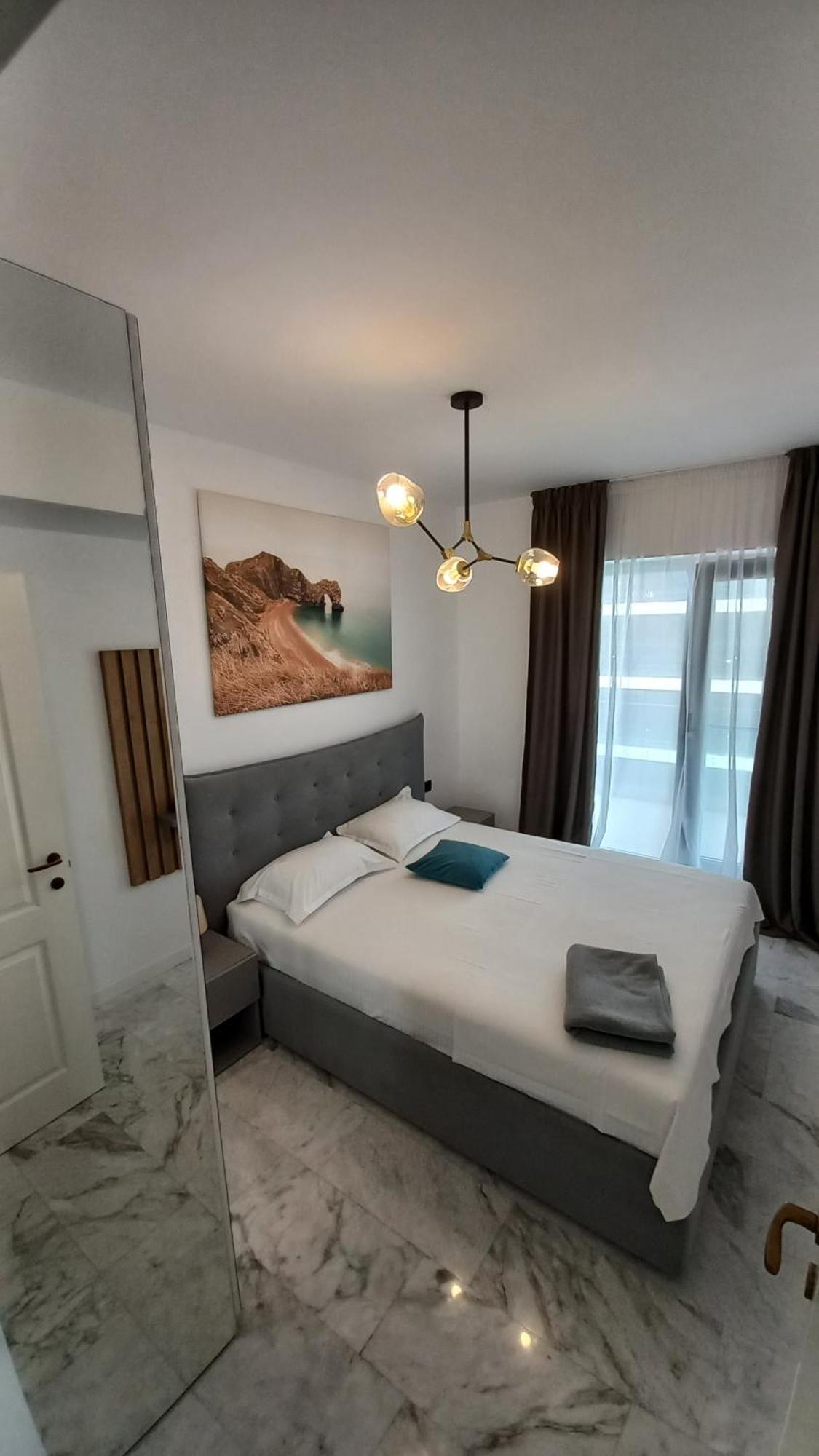 Luxury Promenada Apartment - Frontal Beachfront Mamaia Nord Navodari Dış mekan fotoğraf